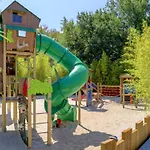 Campsite Confort Pour 12 Pers: Double Mobile-home Avec Terrasse - Api-1-52-1604 Mezos