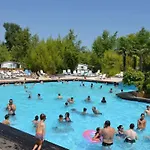 Campsite Confort Pour 12 Pers: Double Mobile-home Avec Terrasse - Api-1-52-1604 Mezos