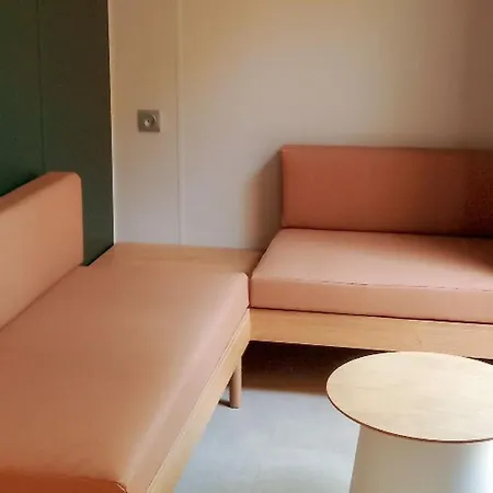 Confort Pour 12 Pers: Double Mobile-home Avec Terrasse - Api-1-52-1604 Campsite