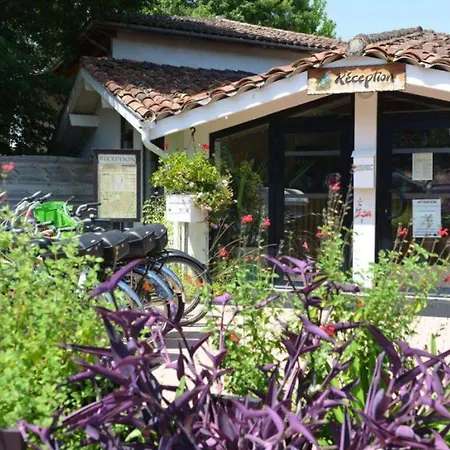 Confort Pour 12 Pers: Double Mobile-home Avec Terrasse - Api-1-52-1604 Mézos