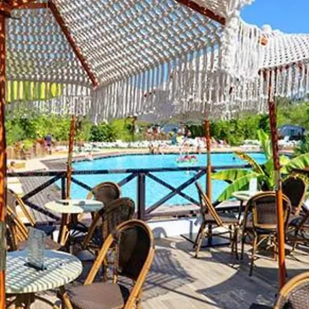 Confort Pour 12 Pers: Double Mobile-home Avec Terrasse - Api-1-52-1604 Campingplads Mézos